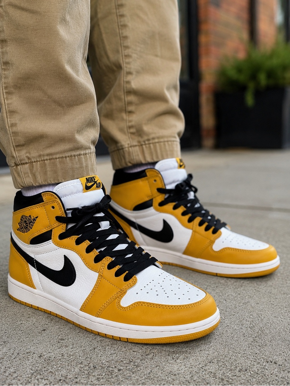 Nike Air Jordan 1 Retro High OG GS Yellow Ochre Black Sail Sneakers